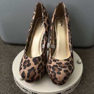 Women’s Mossimo 5” Heel Leopard Pumps, Size 8
